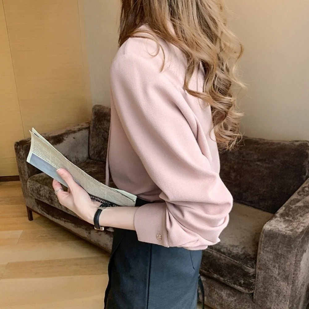 骨格ウェーブ デコルテ華やぐタイネック とろみシフォンブラウス