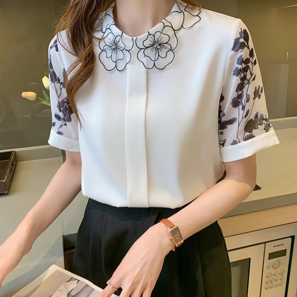 骨格ウェーブ 刺繍襟で華やぐ フラワーデザインブラウス（半袖・長袖 選べる2タイプ）