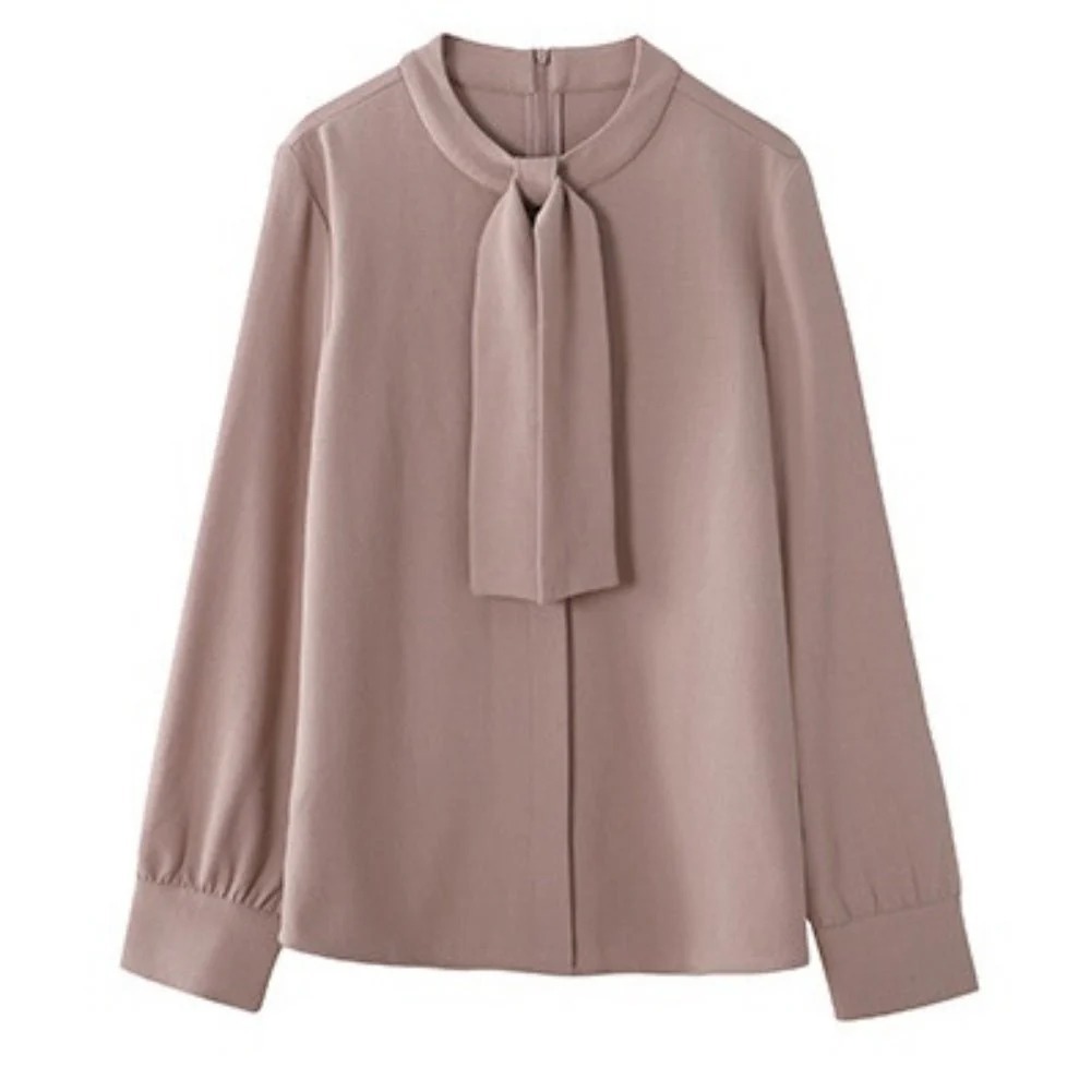 骨格ウェーブ デコルテ華やぐタイネック とろみシフォンブラウス