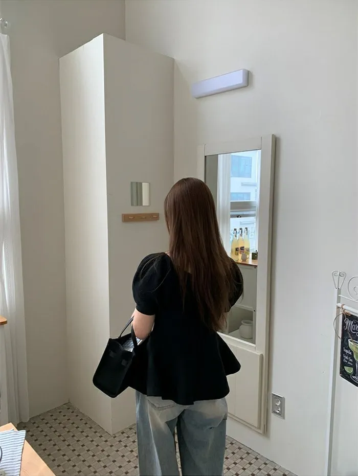 骨格ウェーブ パフスリーブ ペプラムニット