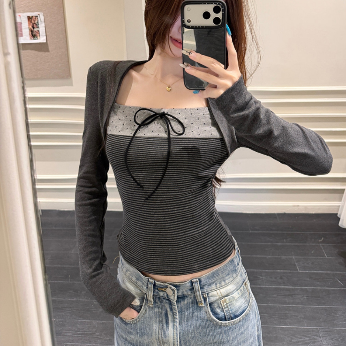 骨格ウェーブ くびれ盛れ フェイクレイヤード リボントップス