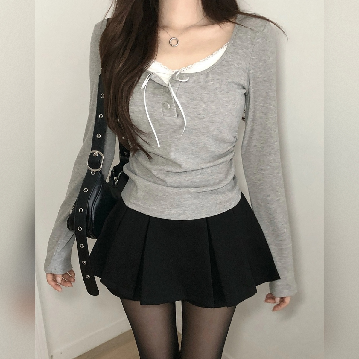 骨格ウェーブ さりげ盛れ レイヤード風リボン スリムカットソー