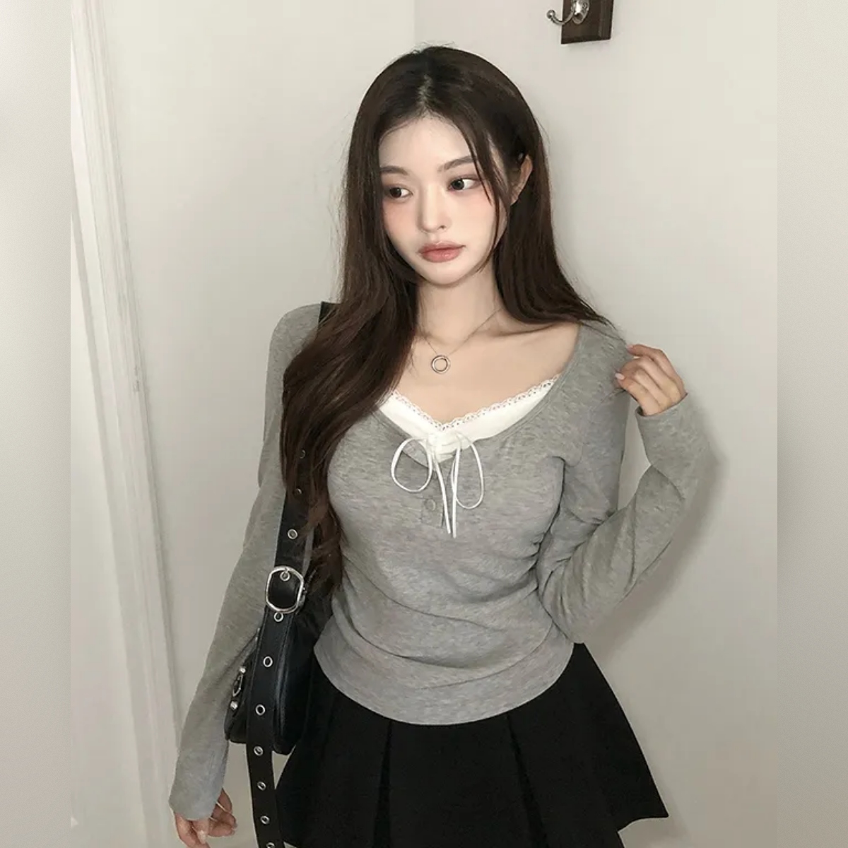 骨格ウェーブ さりげ盛れ レイヤード風リボン スリムカットソー