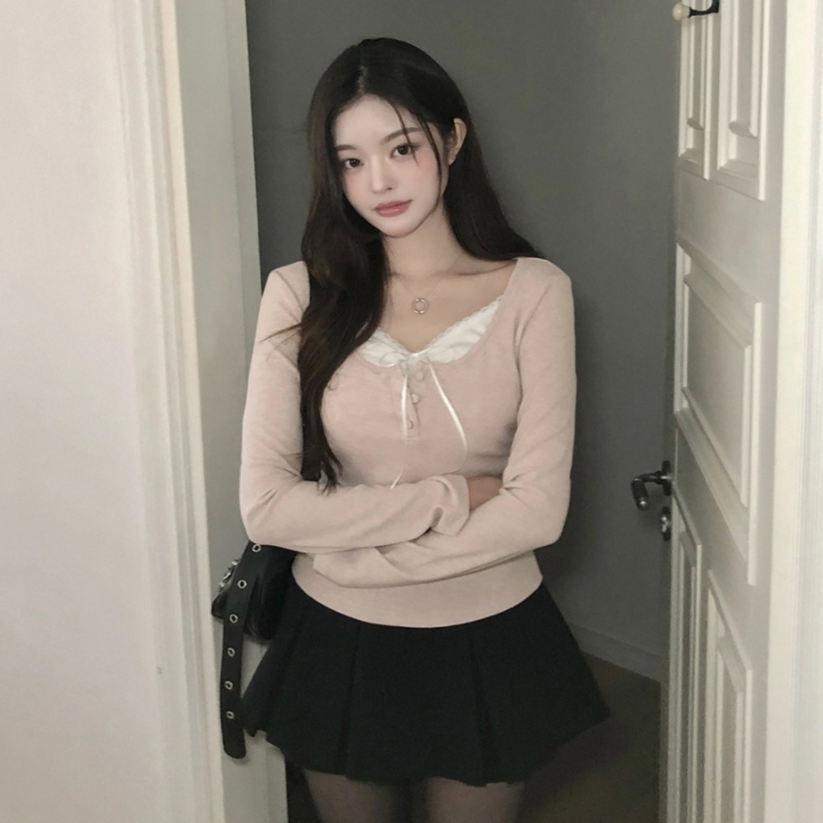 骨格ウェーブ さりげ盛れ レイヤード風リボン スリムカットソー