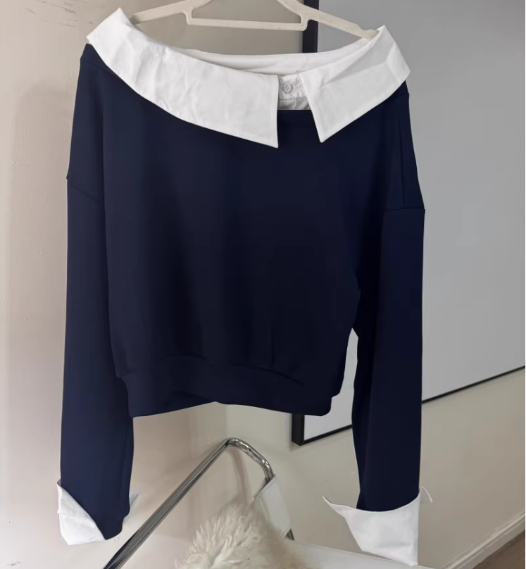 骨格ウェーブ きれいめカジュアル 襟付きアシンメトリートップス