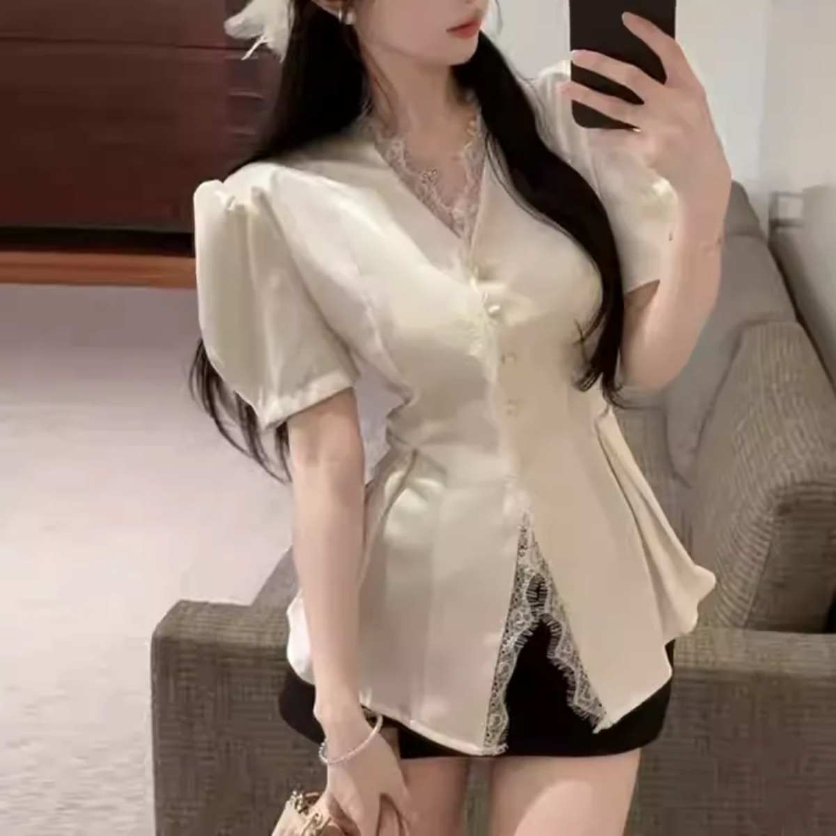 骨格ウェーブ 美くびれペプラム サテンレースブラウス