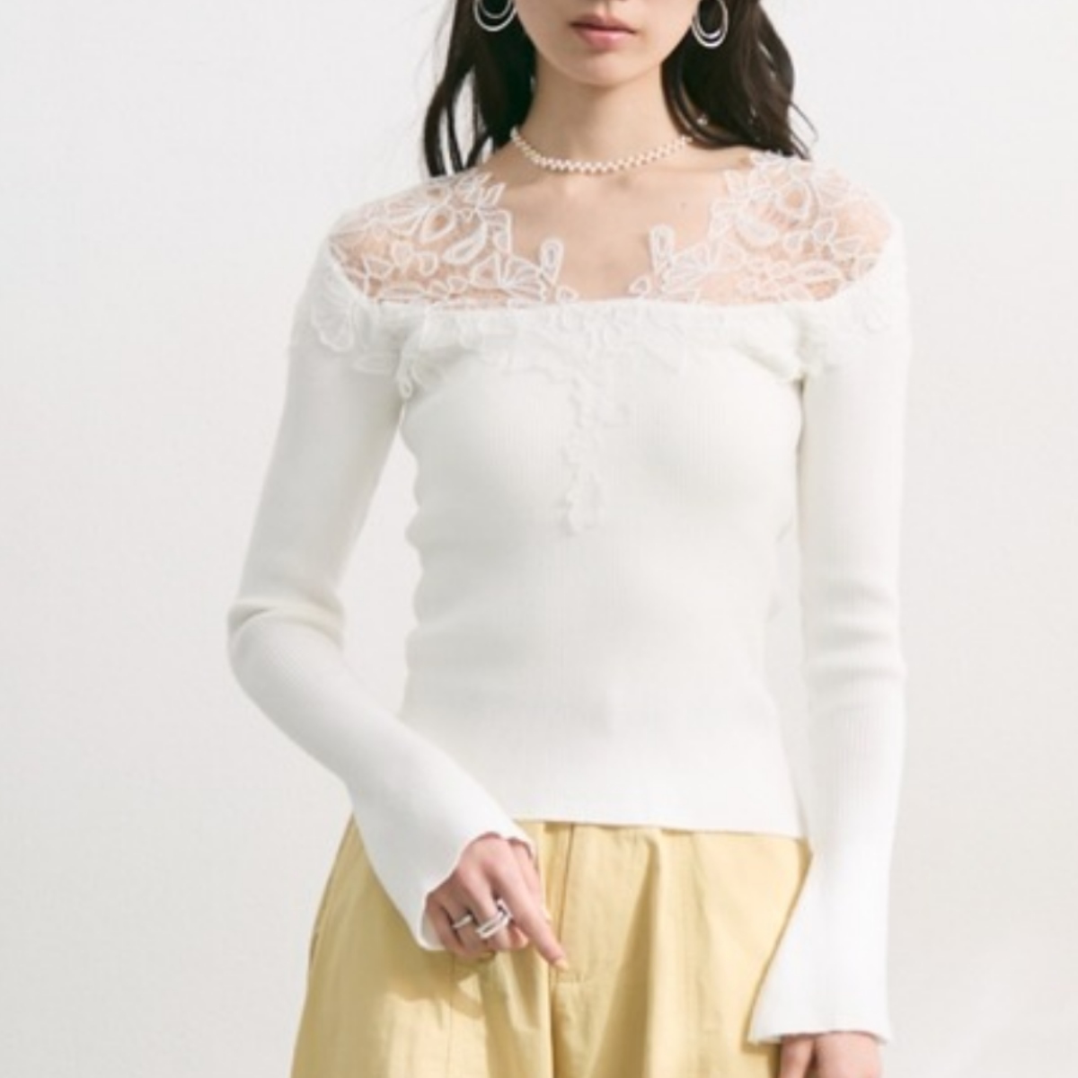 骨格ウェーブ 華やかレース オフショルリブニット