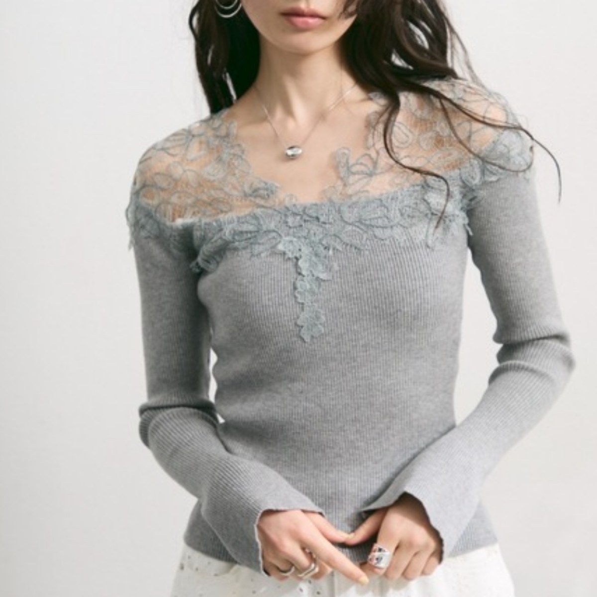 骨格ウェーブ 華やかレース オフショルリブニット