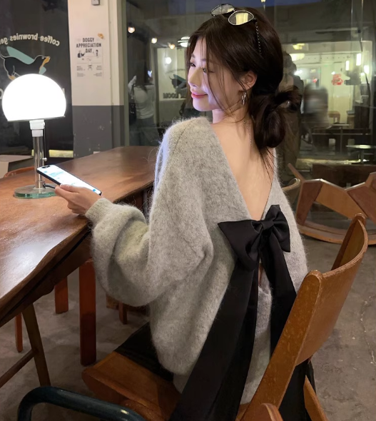 骨格ウェーブ リボン×オープンバック グレーニット 秋冬 長袖 ゆるシルエット