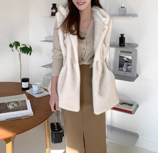 骨格ウェーブ 韓国シック フェイクミンクファーベスト ウエストシェイプ ミディ丈 エレガント