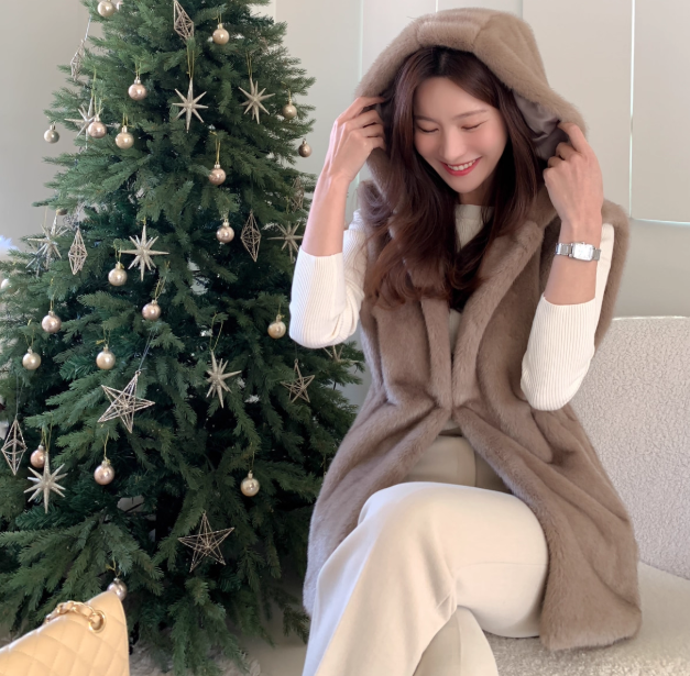 骨格ウェーブ 韓国シック フェイクミンクファーベスト ウエストシェイプ ミディ丈 エレガント