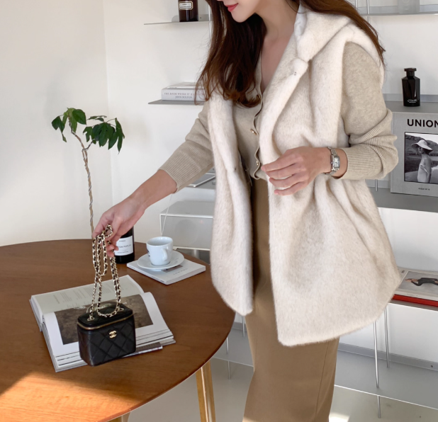 骨格ウェーブ 韓国シック フェイクミンクファーベスト ウエストシェイプ ミディ丈 エレガント