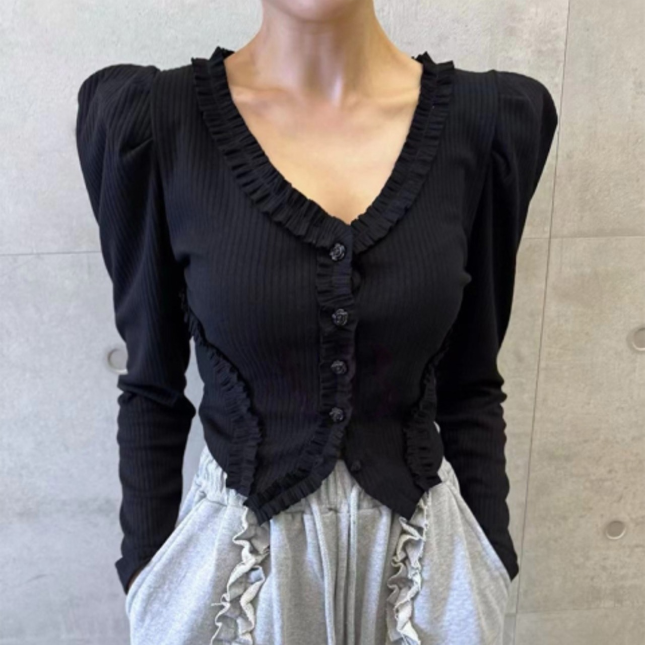 骨格ウェーブ フリルデザイン スリムフィット 長袖Tシャツ