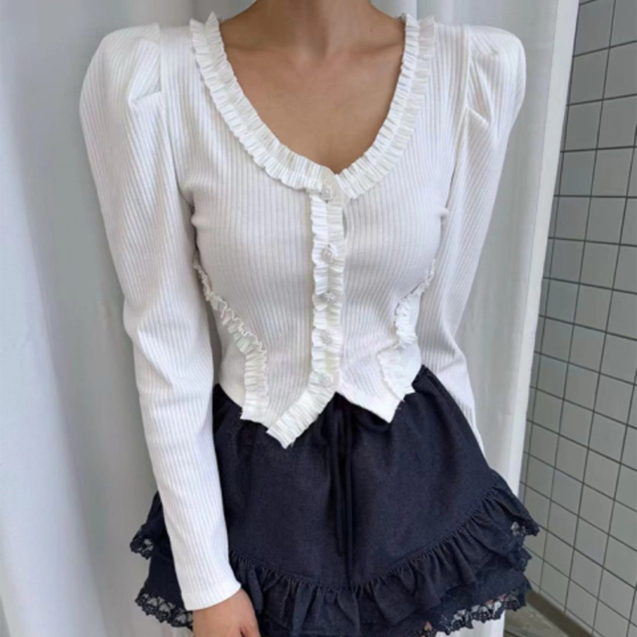 骨格ウェーブ フリルデザイン スリムフィット 長袖Tシャツ