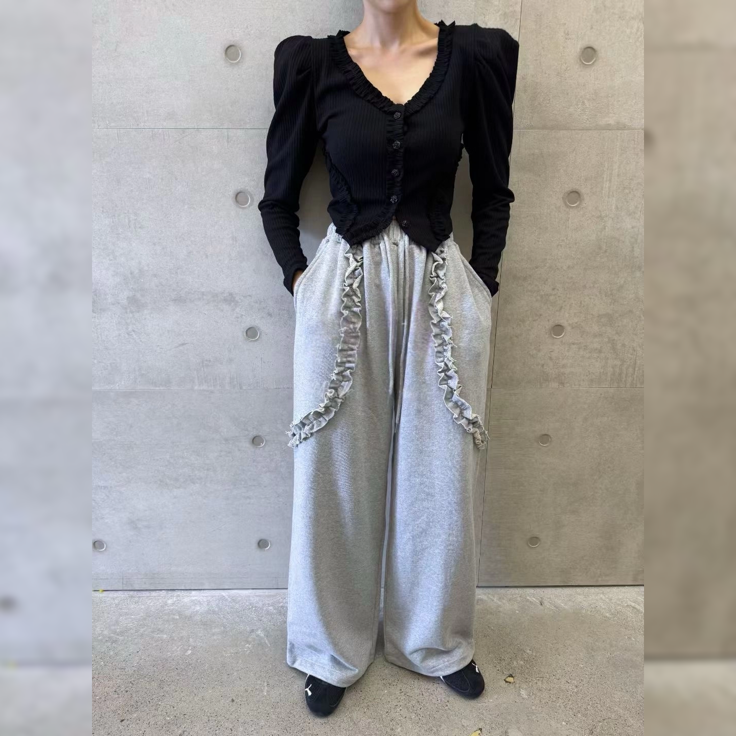 骨格ウェーブ フリルデザイン スリムフィット 長袖Tシャツ