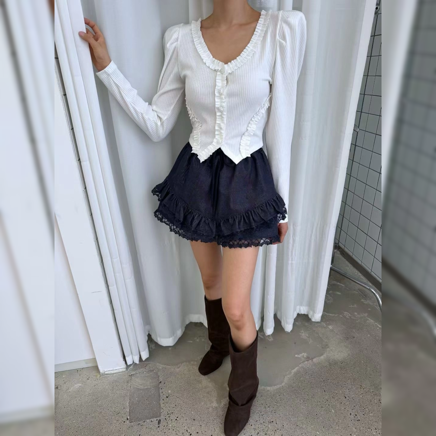 骨格ウェーブ フリルデザイン スリムフィット 長袖Tシャツ