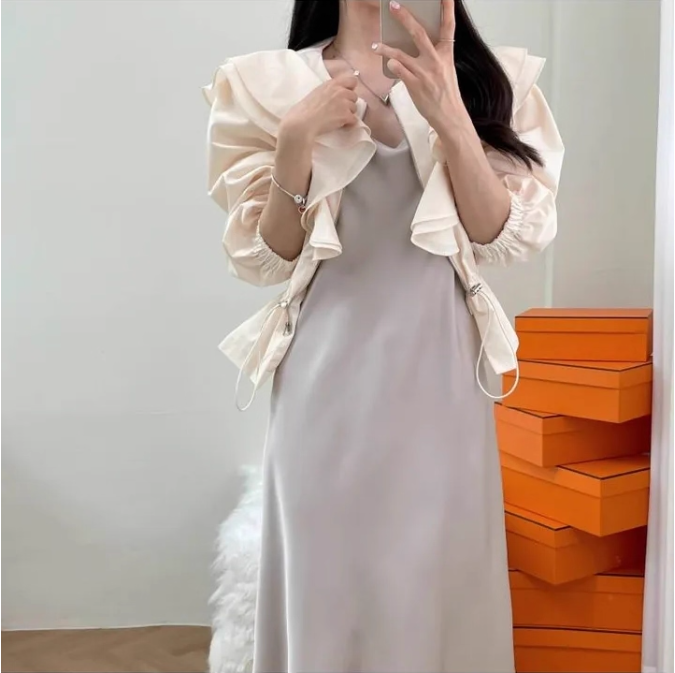 骨格ウェーブ フリル トレンチコート ドローストリング ウエストシェイプ ショート丈