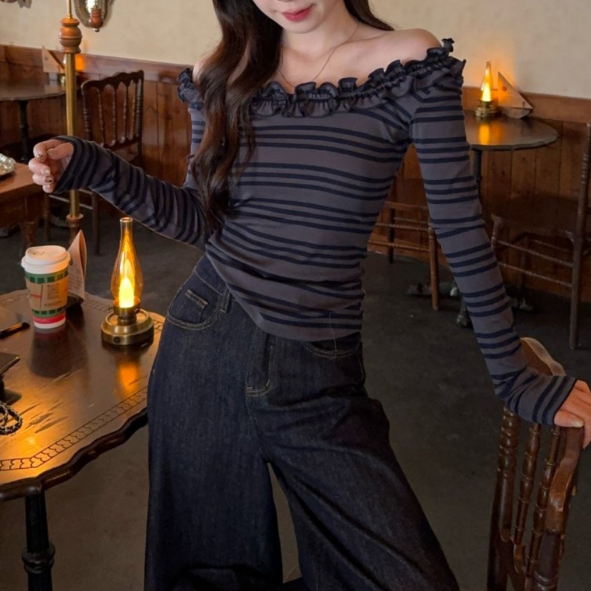 骨格ウェーブ デコルテ華奢見え フリルオフショル ボーダートップス