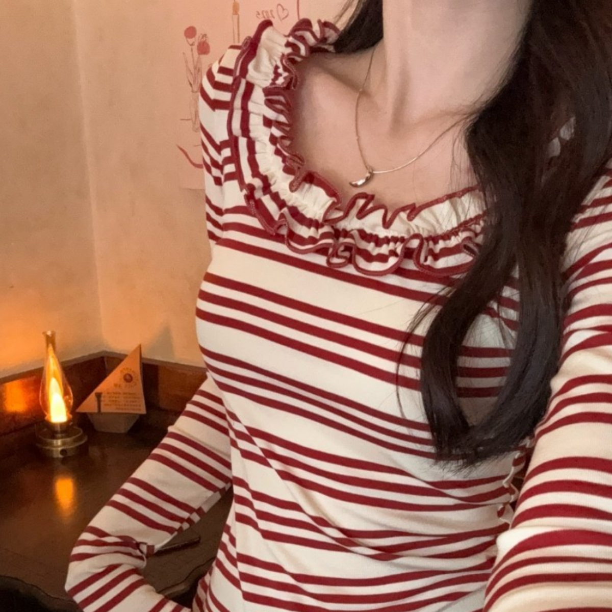 骨格ウェーブ デコルテ華奢見え フリルオフショル ボーダートップス