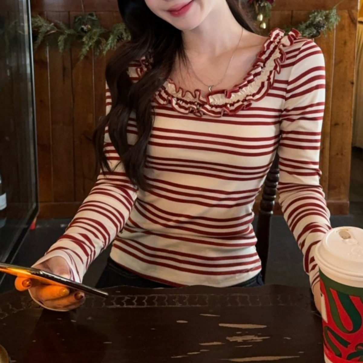 骨格ウェーブ デコルテ華奢見え フリルオフショル ボーダートップス