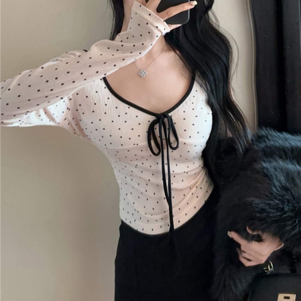 骨格ウェーブ デコルテリボン×ドット柄 フレンチガーリートップス