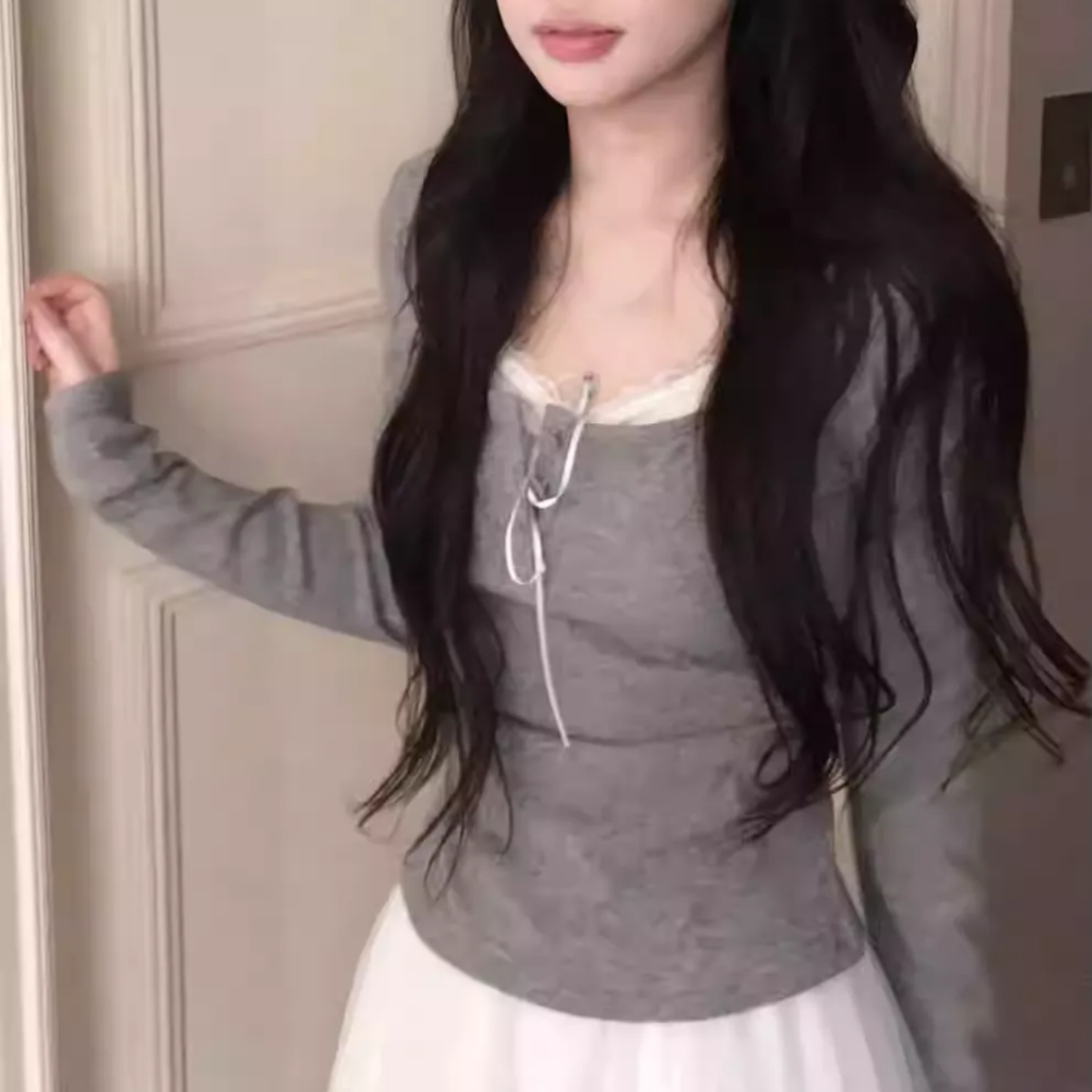 骨格ウェーブ さりげ盛れ レイヤード風リボン スリムカットソー