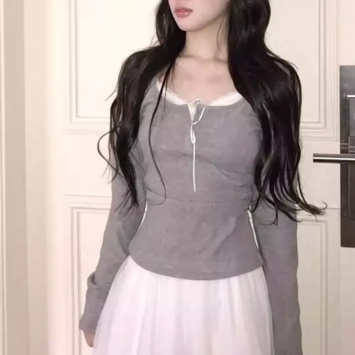 骨格ウェーブ さりげ盛れ レイヤード風リボン スリムカットソー