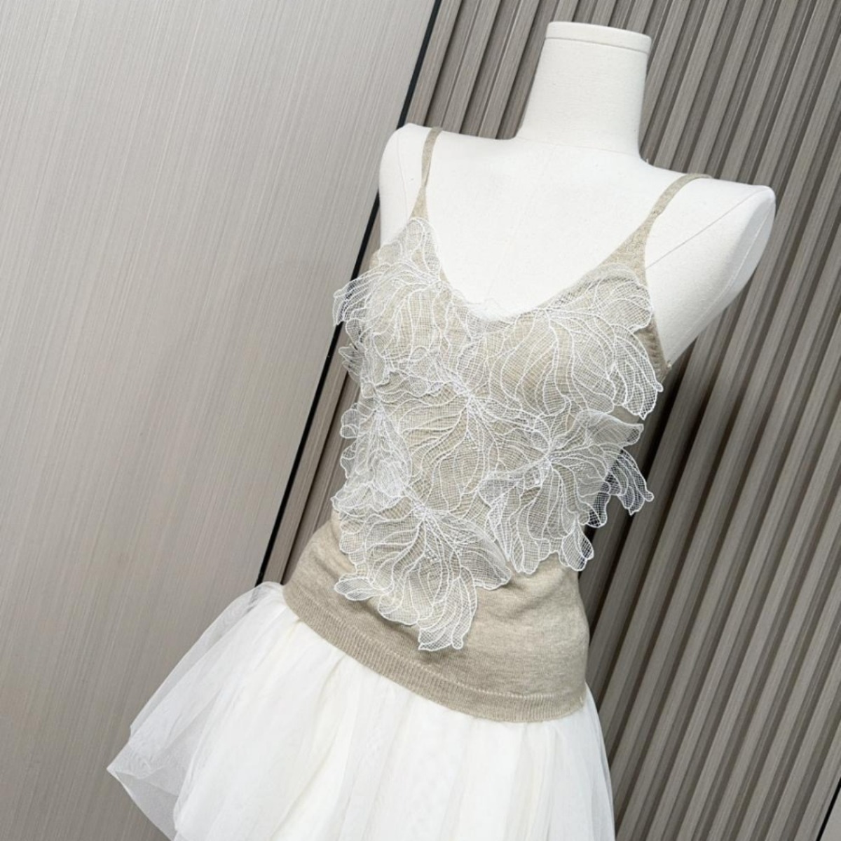 骨格ウェーブ上品レース ニットキャミトップス
