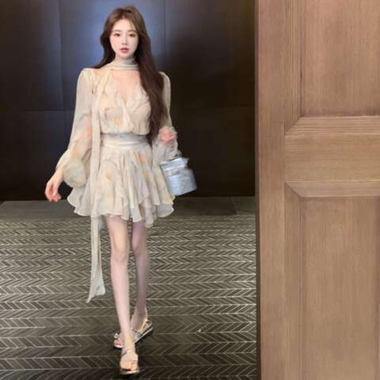 骨格ウェーブ フローラル Vネック 長袖 シフォンワンピース ウエストシェイプ ミニ丈