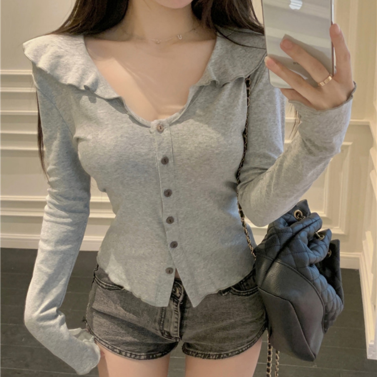 骨格ウェーブ 華奢見えフリル襟 スリムフィットトップス