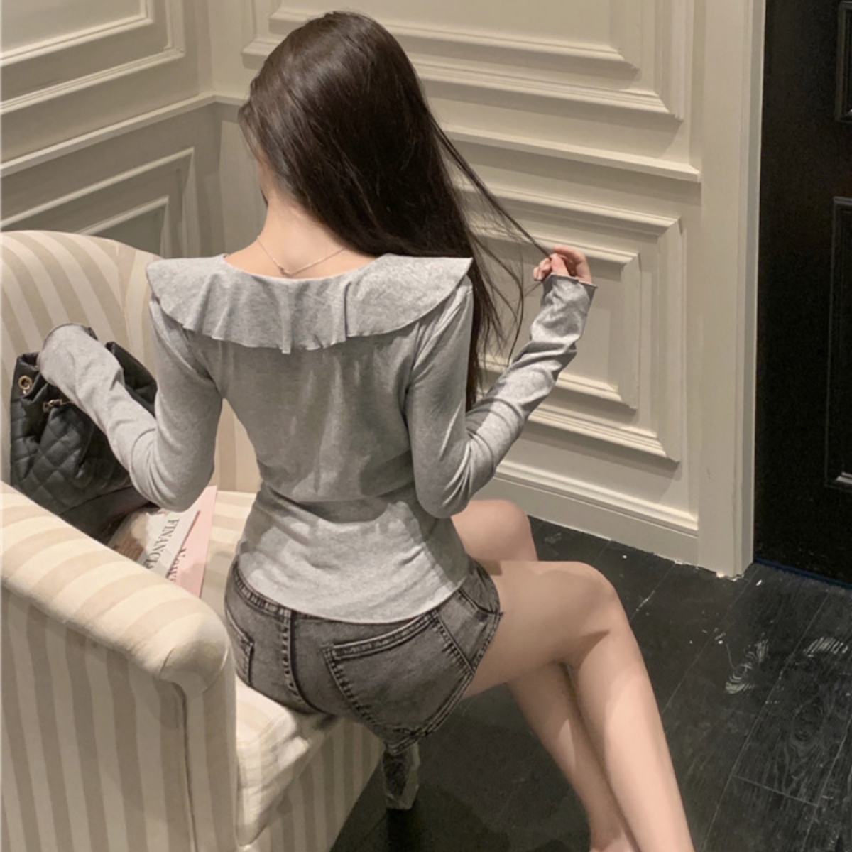 骨格ウェーブ 華奢見えフリル襟 スリムフィットトップス