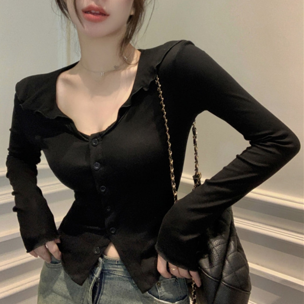 骨格ウェーブ 華奢見えフリル襟 スリムフィットトップス