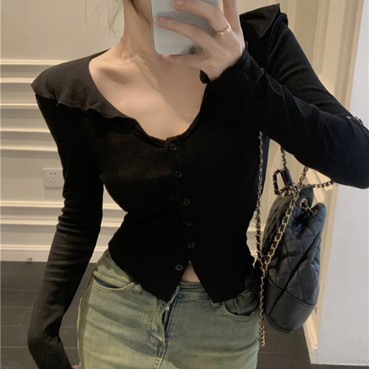 骨格ウェーブ 華奢見えフリル襟 スリムフィットトップス