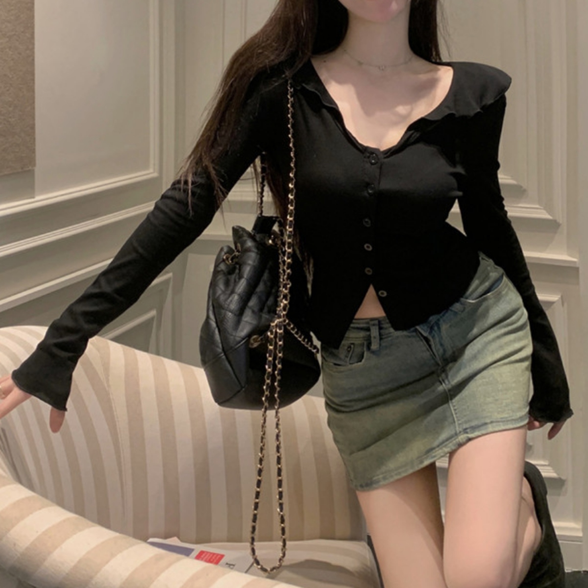 骨格ウェーブ 華奢見えフリル襟 スリムフィットトップス