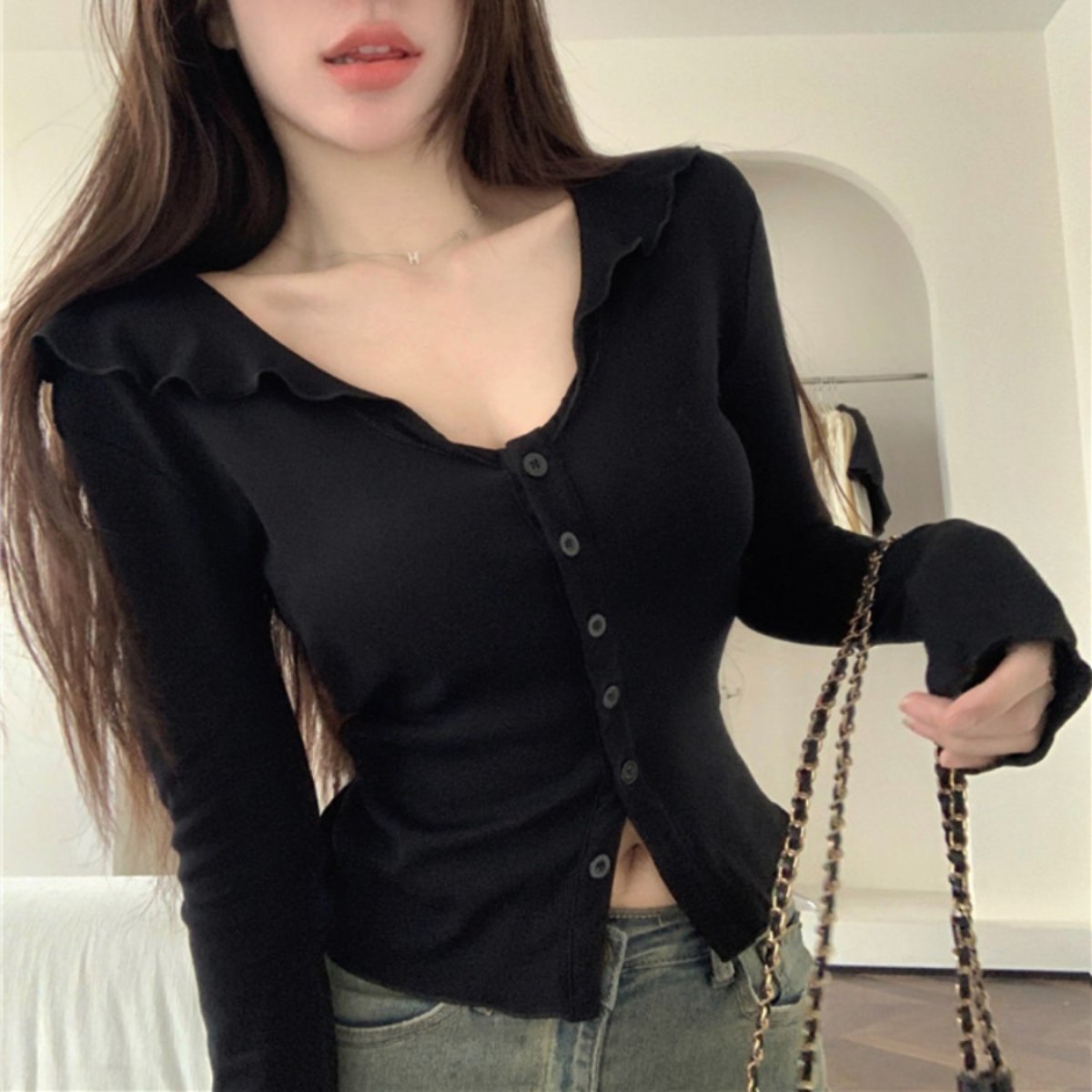 骨格ウェーブ 華奢見えフリル襟 スリムフィットトップス