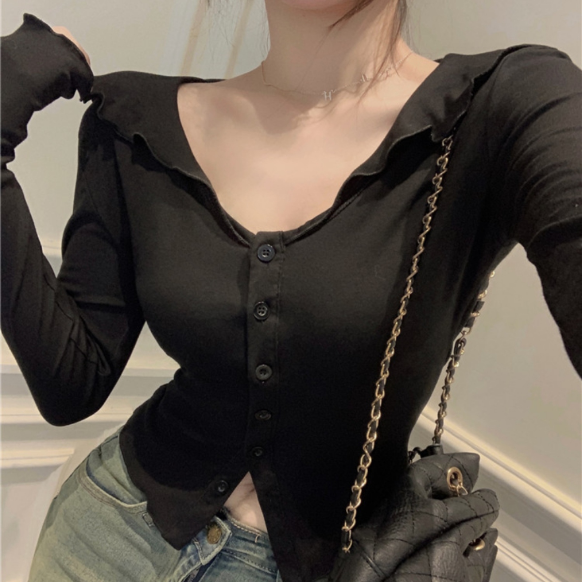 骨格ウェーブ 華奢見えフリル襟 スリムフィットトップス