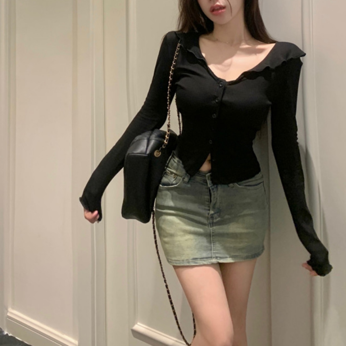 骨格ウェーブ 華奢見えフリル襟 スリムフィットトップス