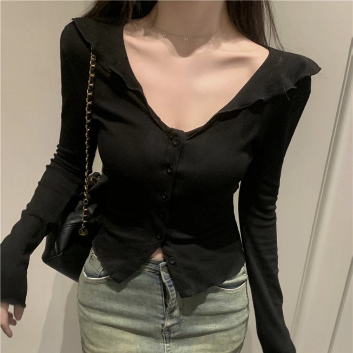 骨格ウェーブ 華奢見えフリル襟 スリムフィットトップス