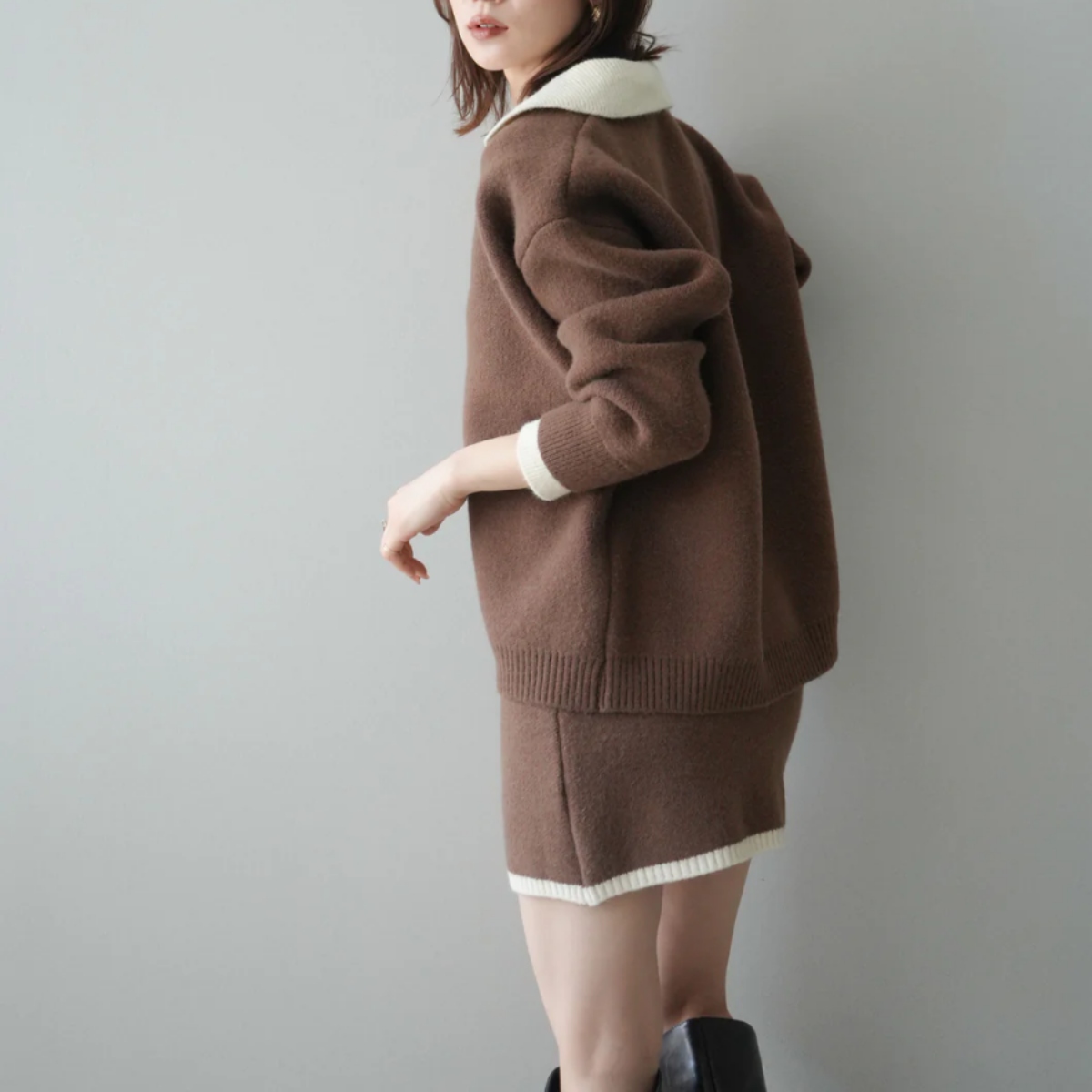 骨格ウェーブ 配色襟ニット＆ミニスカート セットアップ